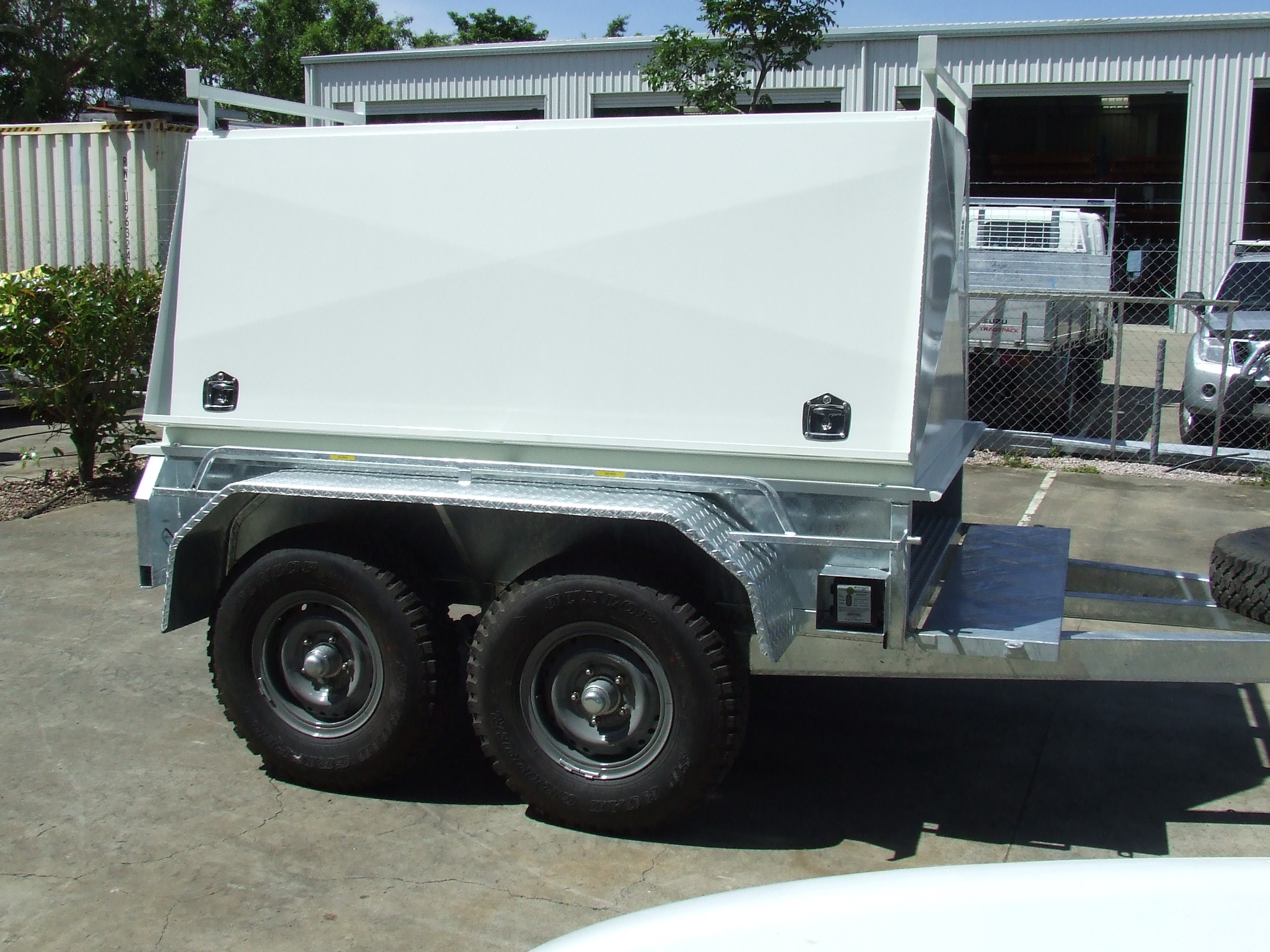 tradesman_white.jpg
